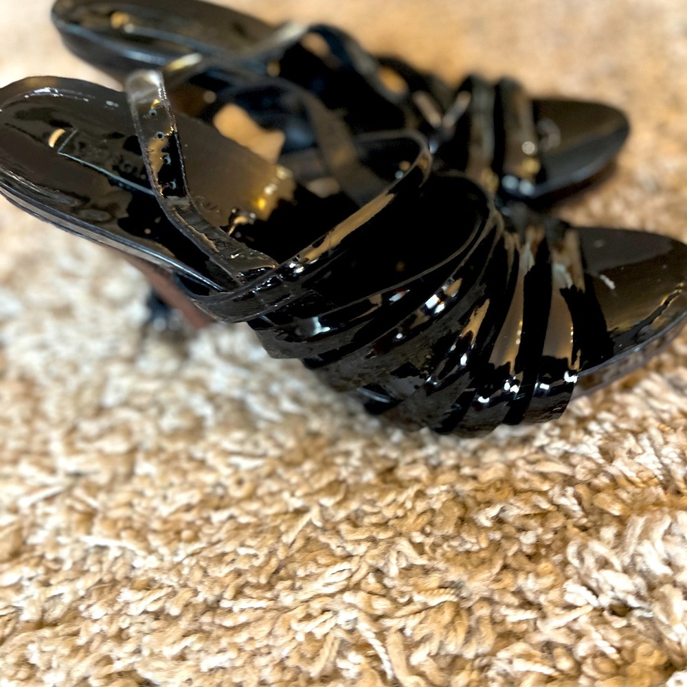 Sz10 timeless elegant open toe heeled black patent leather strappy sandal pump